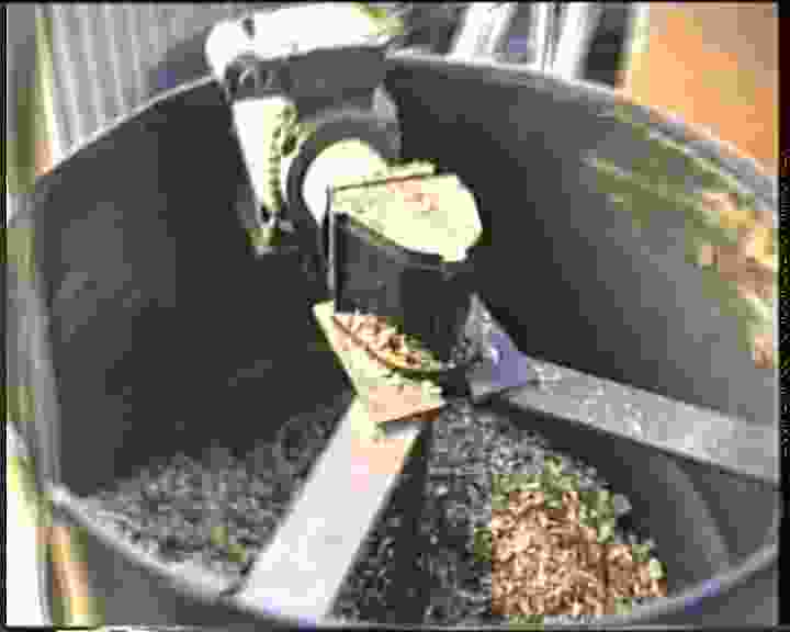 Wood-chip stirring